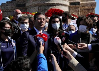 İmamoğlu’ndan Cumhurbaşkanı’na “genelge çağrısı”: “Bayramlardaki bu tören düzensizliğini lütfen giderin”