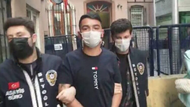 Su vermedi diye arkadaşını kalbinden bıçakladı