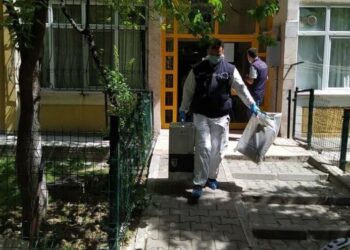 Annesini öldürmeden önce para ve altınlarını zorla almış