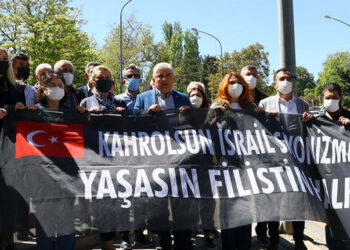 CHP’den İsrail Büyükelçiliği’ne siyah çelenk