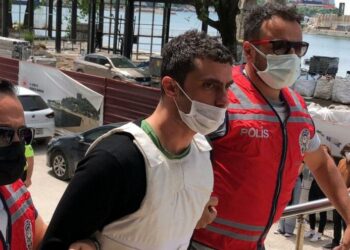 Kuzenini öldürüp, arkadaşını yaralamıştı; eşinin aldattığından şüphelenmiş
