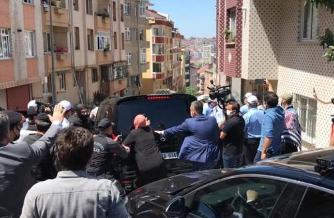 Ekrem İmamoğlu’nun konvoyuna saldırı