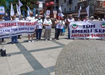 Emeklilerin sendikası yine kapatıldı