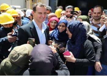 Fabrika işçilerini ziyaret eden Beşar Esad: Üretmeyen ülke bağımsız değildir