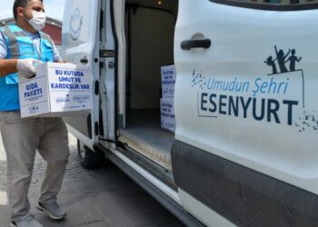 Esenyurt Belediyesi’ nin Gıda Kolisi Ve Sıcak Yemek Dağıtımları Devam Ediyor