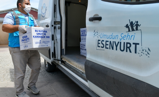 Esenyurt Belediyesi’ nin Gıda Kolisi Ve Sıcak Yemek Dağıtımları Devam Ediyor
