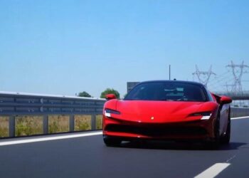 Dünyanın en hızlı Ferrari’sini AKP’li vekil aldı