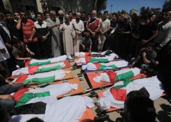 İsrail katliamlara doymuyor… Aynı aileden 10 Filistinli katledildi