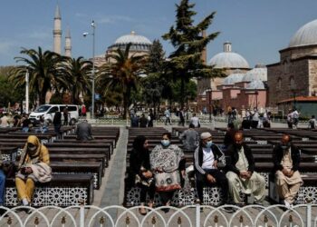 Türkiye’deki sokağa çıkma yasağı dünyanın gündeminde: Kapanacaksanız düzgün şekilde kapanmalısınız