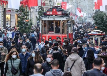 İşte kademeli normalleşmede Türkiye’yi bekleyen tehlike!