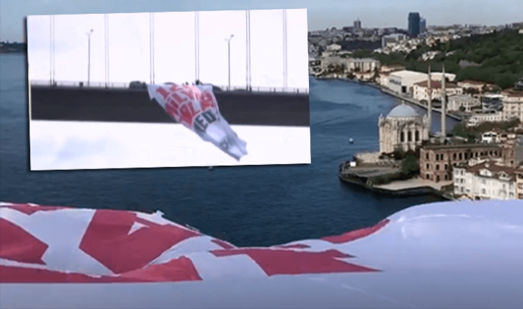 15 Temmuz Şehitler Köprüsü’ne ‘128 milyar dolar nerede’ pankartı asıldı