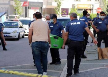 ‘Hayır’ diyen öğretmeni öldürüp, kafasına ateş etti