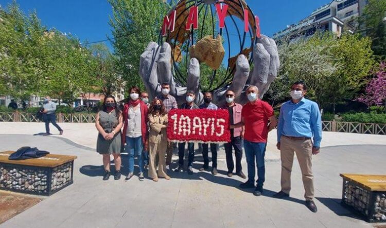 Komünist başkan 1 Mayıs’ta açtı