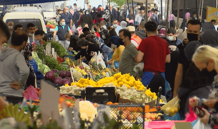 Edirne’de pazarcı esnafına, poşeti açmak için elini diliyle ıslatmasına ceza