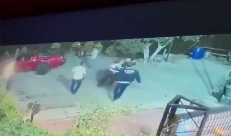 Yolsuzluk haberi yapan gazetecinin evine polis baskını