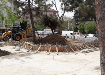 Maltepe Belediyesi Atatürk Parkını yeşillendiriyor