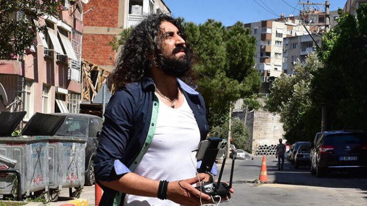 Pandemide bayram sürprizi; drone ile harçlık verdi