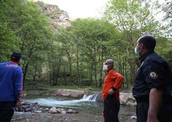 Ceza yememek için polisten kaçan adam, kayalıklarda mahsur kaldı