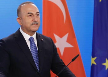 ‘Turistin görebileceği herkes aşılanacak’ sözleri tepki çeken Çavuşoğlu’ndan açıklama