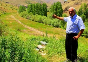 Yaşayacak kimse kalmayınca köyünü satışa çıkardı