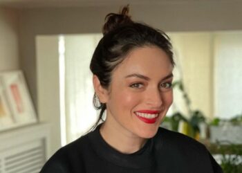 Ezgi Mola: Yalnız olmadığımı hissetmek çok güzel