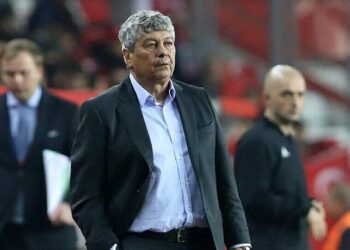 Lucescu: Türkiye, milli takımının yanında olmalı
