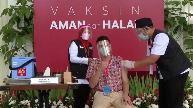 Aşı olana tavuk, inek, ücretli izin ya da daire hediye