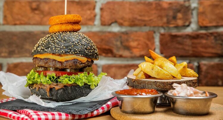 İstanbul Büyükşehir Belediyesi burgerci açtı