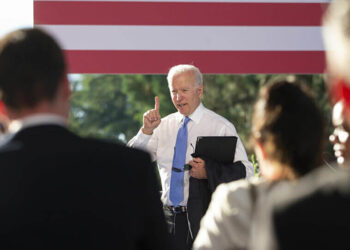 Biden, ısrarla soru soran muhabiri azarladı