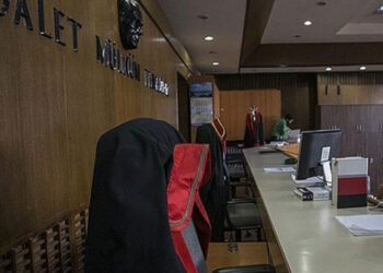 Mafya-siyaset ilişkisini eleştirdikten sonra sürgün yiyen hakim açığa alındı