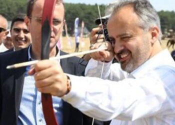 ‘AKP’li Başkan, danışmanının şirketine binlerce lira ödedi’