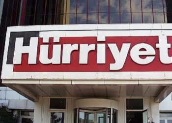 Hürriyet işten çıkarttığı ödüllü gazetecinin imzasını haberlerden sildi