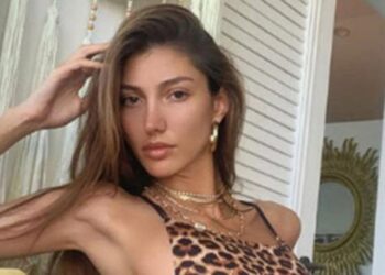 Şevval Şahin’in mavi bikinili tatil pozuna beğeni yağdı