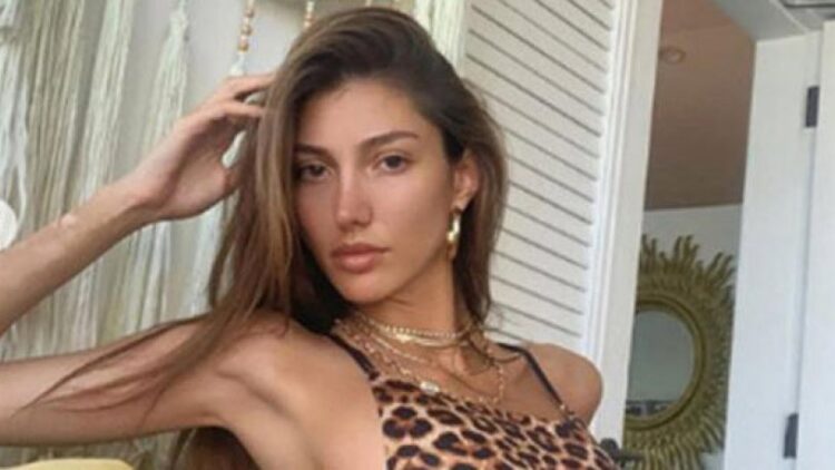 Şevval Şahin’in mavi bikinili tatil pozuna beğeni yağdı