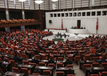 Tartışmalı yargı paketi Meclis gündeminde!