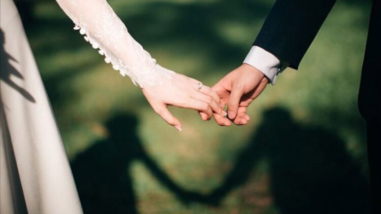 Gelin düğünde kalp krizi geçirip öldü, damat baldızıyla evlendi!