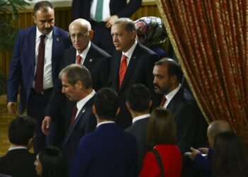 AKP’li eski vekilin dikkatini çekti: Hiçbir gazeteci Erdoğan’a bunu soramadı…