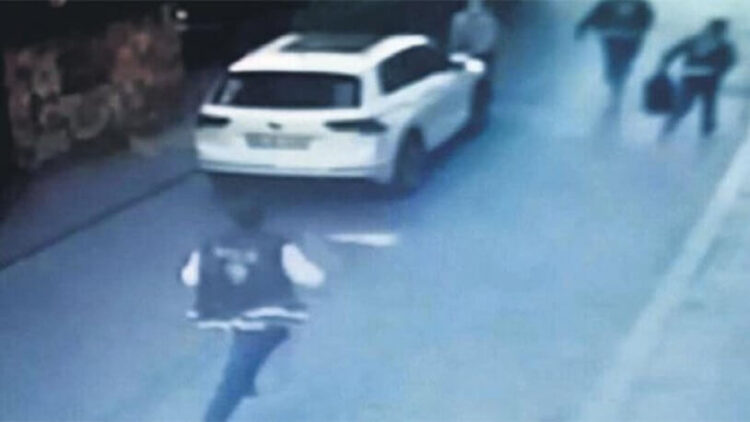 Cinsel ilişki için anlaştığı kadın tarafından silahı çalınan polis dehşet saçtı!