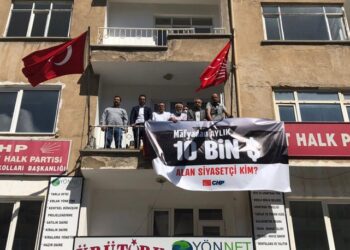 CHP’den ’10 bin dolar alan siyasetçi kim?’ pankartı