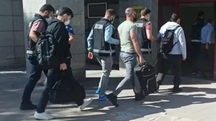 Balıkesir merkezli 21 ildeki FETÖ operasyonunda 14 tutuklama