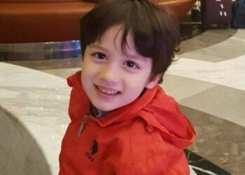 Doktor anne babanın Covid-19 geçiren 8 yaşındaki çocukları vefat etti