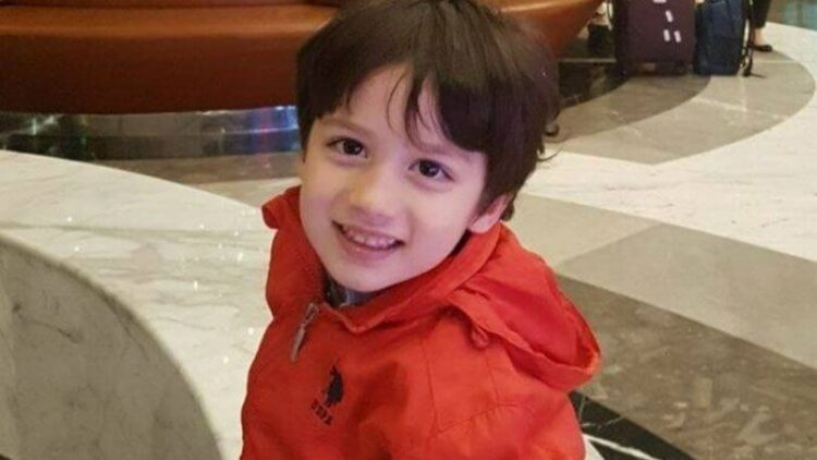 Doktor anne babanın Covid-19 geçiren 8 yaşındaki çocukları vefat etti