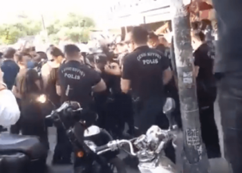 ‘Baskı, sömürü, mafya iktidarına son’ açıklamasında polis müdahalesi: Ahmet Şık darp edildi