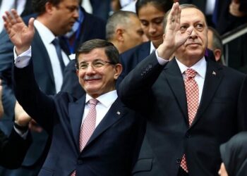 Davutoğlu, AKP’nin tek başına iktidarı kaybettiği seçim gecesi bakın ne yapmış…