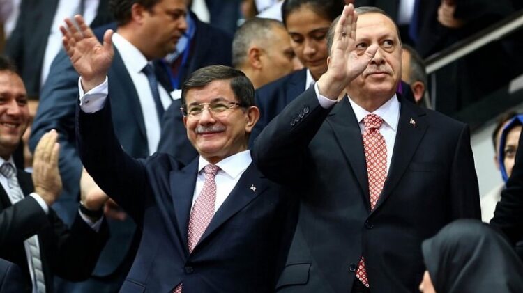 Davutoğlu, AKP’nin tek başına iktidarı kaybettiği seçim gecesi bakın ne yapmış…