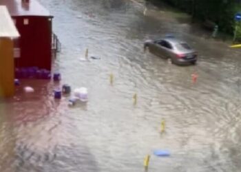 İstanbul’da Kuyumcukent’i su bastı