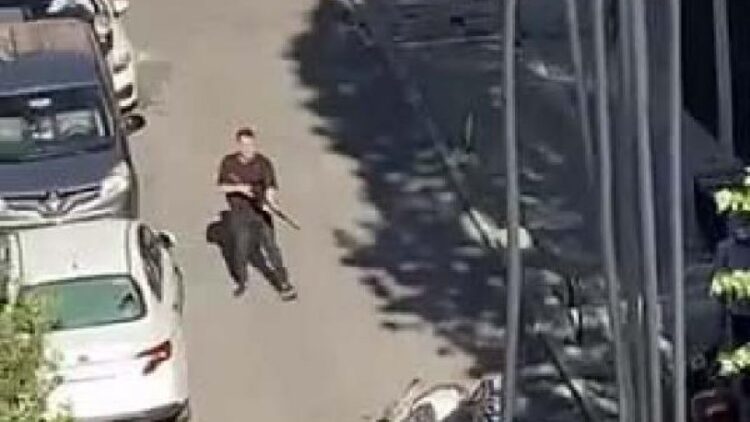 Kızını parka götüren babayı öldüren şehir eşkıyalarının çatışması kamerada