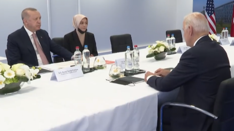Joe Biden görüşmesinde Erdoğan’ın yanında dikkat çeken ‘tanıdık’ isim!