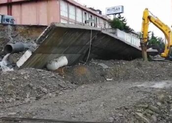 İstanbul Başakşehir’de istinat duvarı çöktü