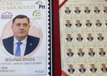 PTT’nin bastığı pula tepki yağdı: PTT derhal özür dilenmeli
